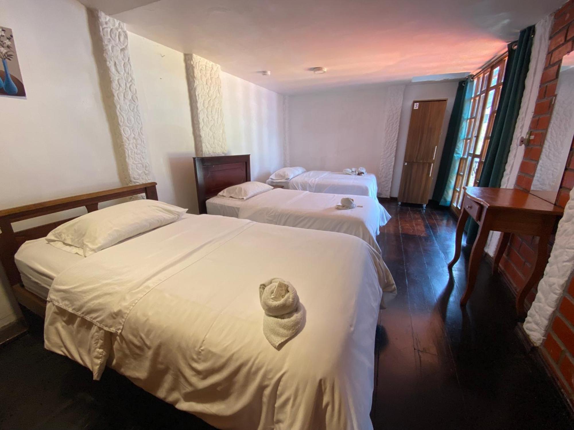 Garden House Hostal Baños Екстериор снимка