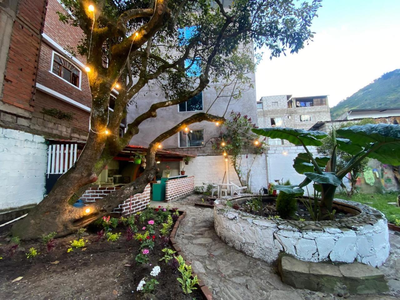 Garden House Hostal Baños Екстериор снимка