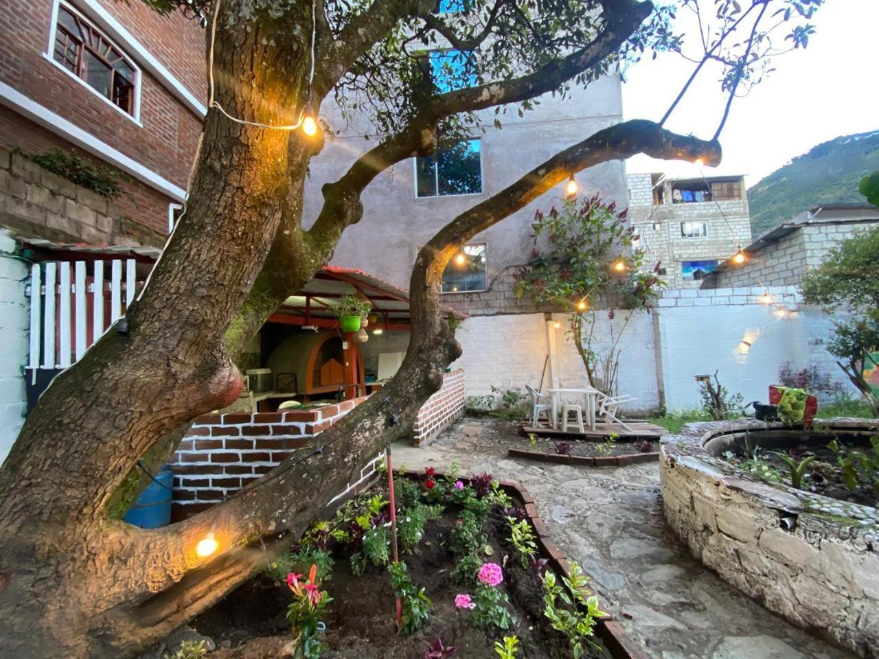 Garden House Hostal Baños Екстериор снимка