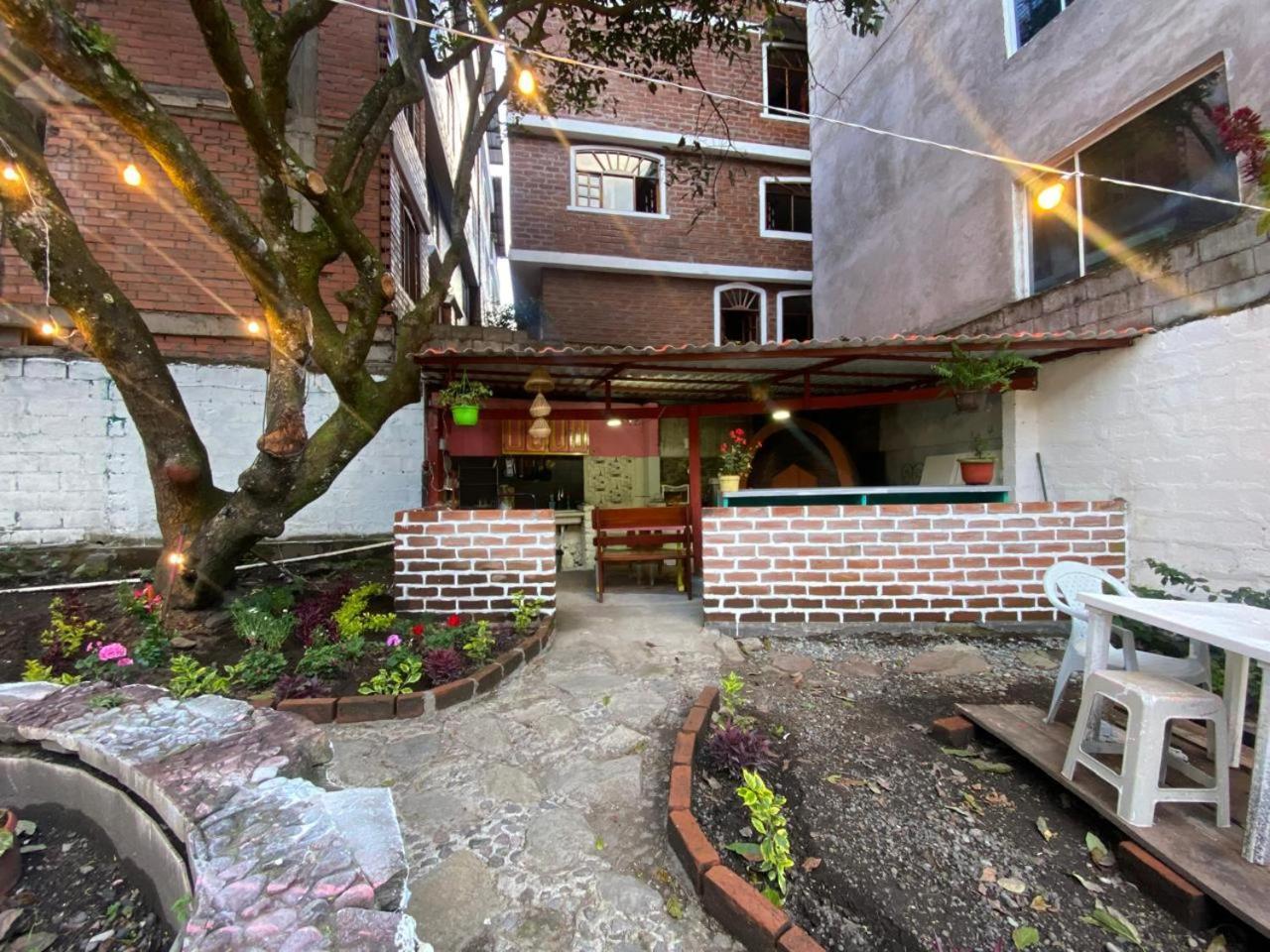 Garden House Hostal Baños Екстериор снимка